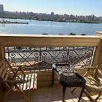 شقة فندقية على النيل مباشر بالمعادى ٣ غرف ٣ حمام