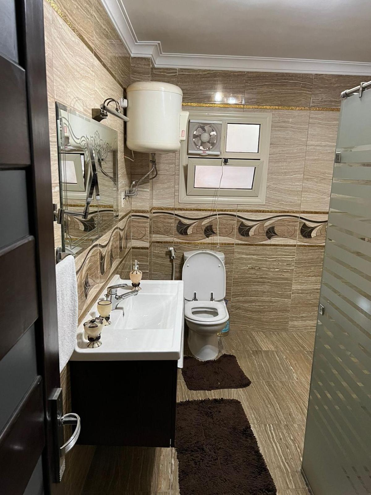 Apartment شقة فندقية على النيل مباشر بالمعادى ٣ غرف ٣ حمام
