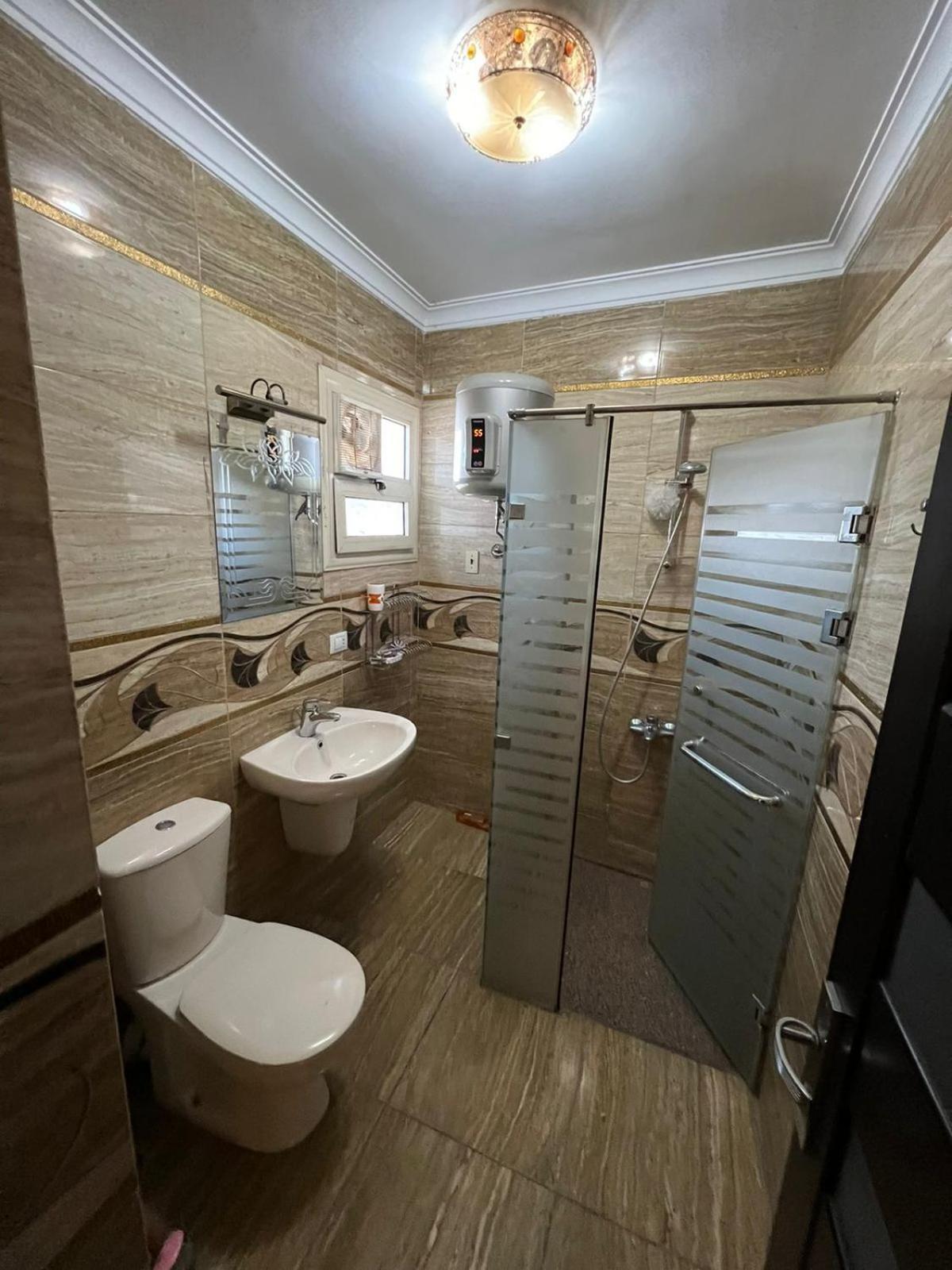 Apartment شقة فندقية على النيل مباشر بالمعادى ٣ غرف ٣ حمام *